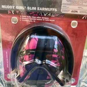 Champion Muddy Girl Slim Earmuffs - Black and Pink